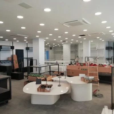 MOBILIARIO RETAIL(1)